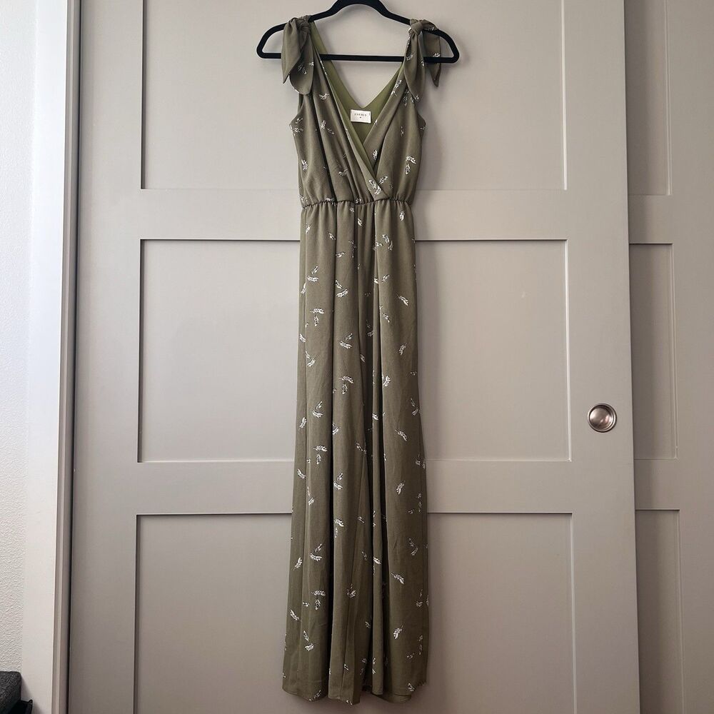 Everly Feather Print Jumpsuit Women Medium Green Sleeveless‎ V Neck Boho EUC USA